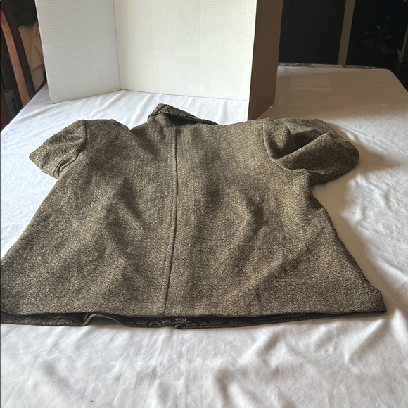 Elegant Women's Brown Blazer with Button Details - Picture 6 of 6